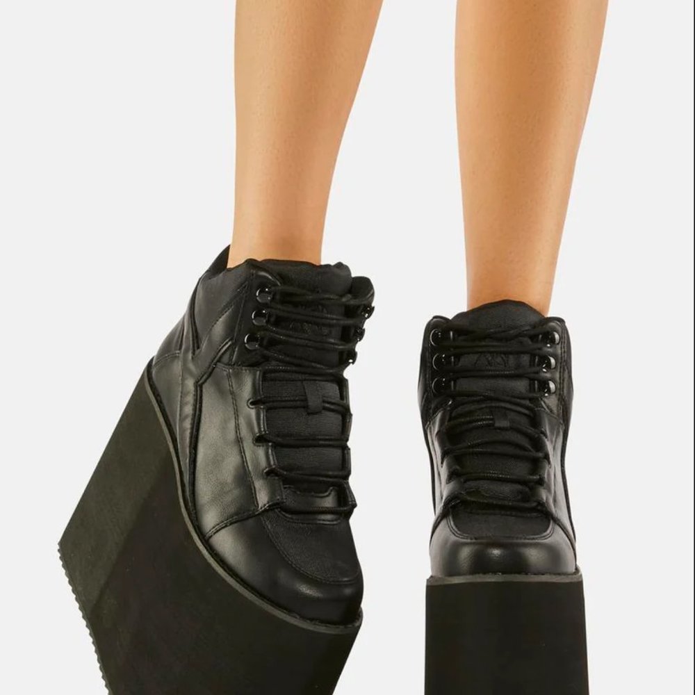 YRU Qozmo Sky Hi Platform Sneakers Black Size 8 NWOT
